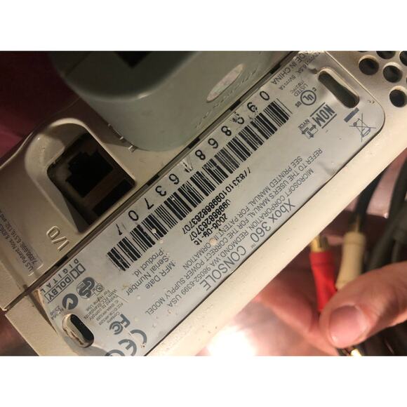 Xbox 360 Arcade Console - White - with Cords but no controllers - Picture 8 of 9